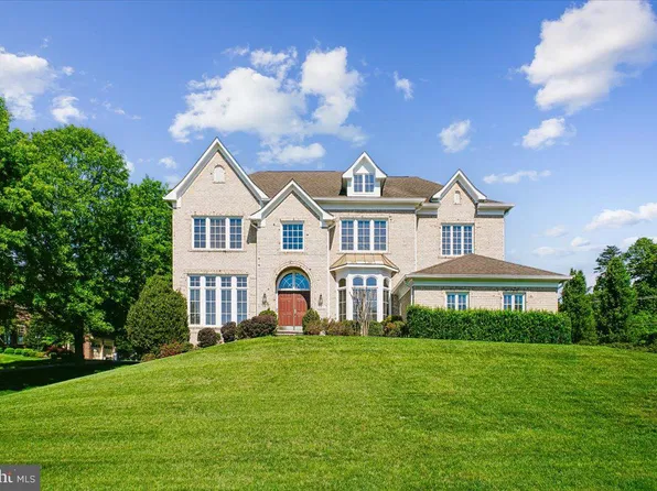 11040 Heathland Dr, Oakton, VA 22124