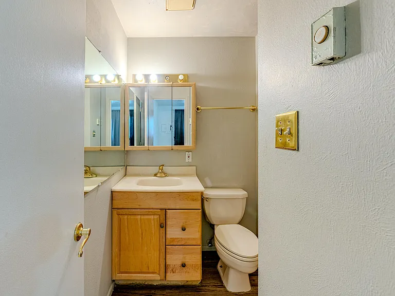 201 Burma Dr NE — Photo 26