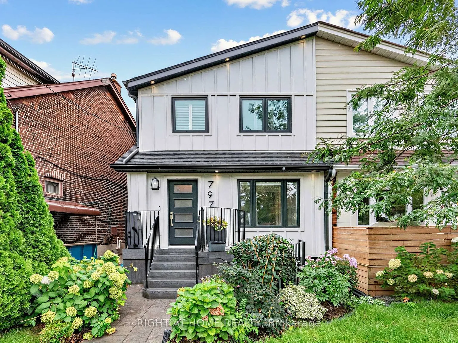 3 bed, $4,595 — Photo 2