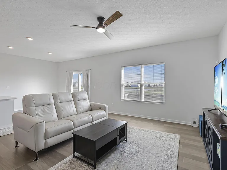 758 Leslie Dr — Photo 7