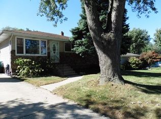 8308 Kooy Dr, Munster, IN 46321