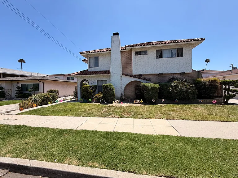 10500 La Reina Ave #E — Photo 3