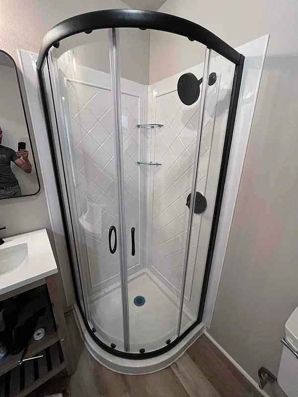 Private studio with enclosed patio area and laundry in-unit in a residential area close to hospitals — Photo 4