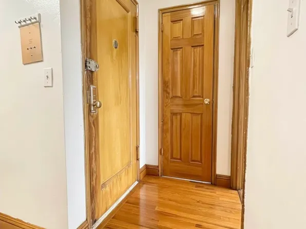 138 West 70th Street image 9 of 12