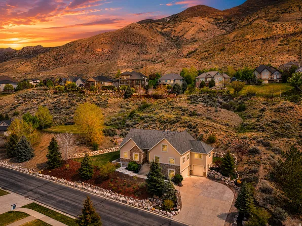 9476 N Avanyu Dr, Cedar Hills, UT 84062