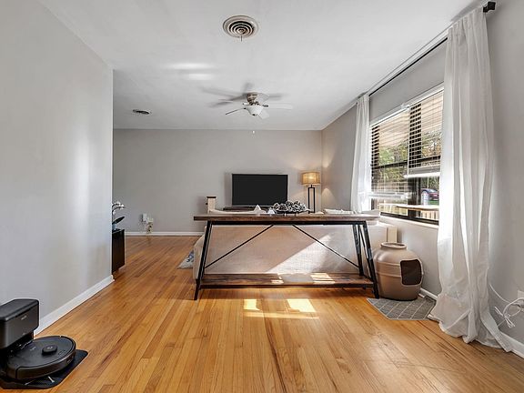 4th image of 2008 Sheridan Rd