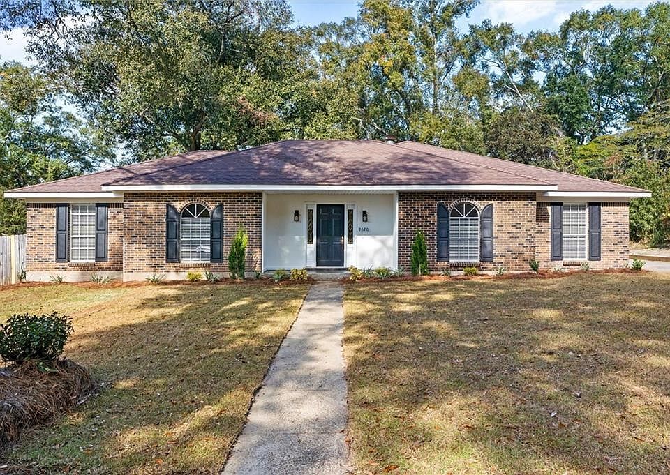 Single story home with a front lawn