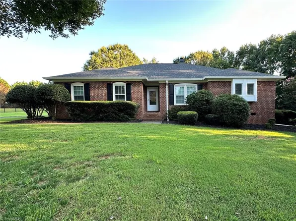 211 Hidden Creek Dr, Advance, NC 27006