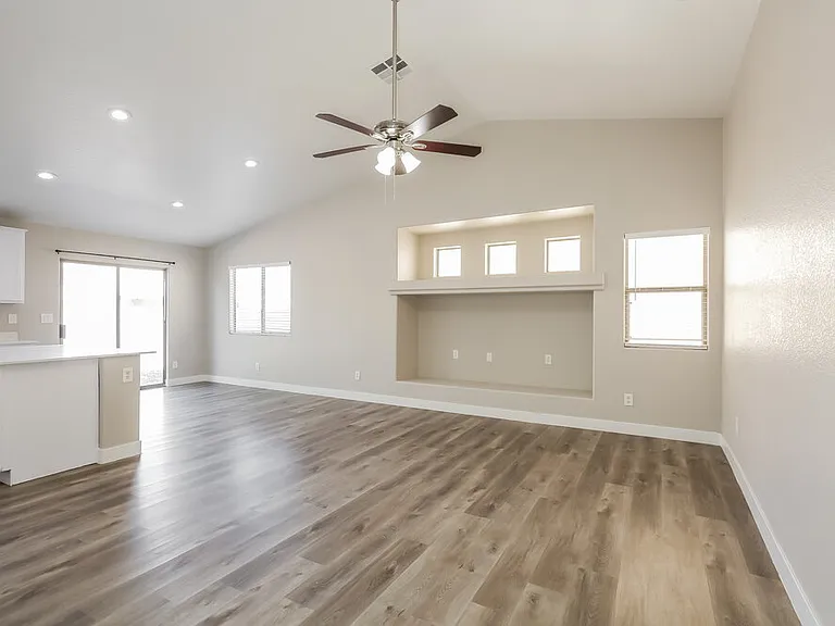 524 W Claxton Ave — Photo 4