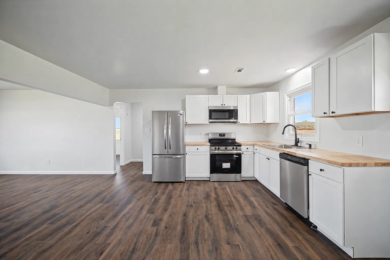 4 bed, 1564 sqft, $2,400 — Photo 4
