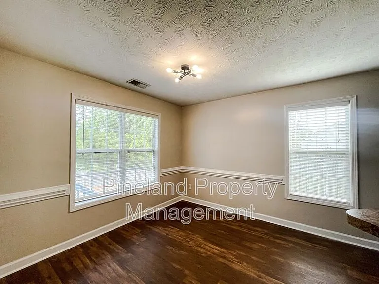 1621 Kershaw Loop — Photo 4