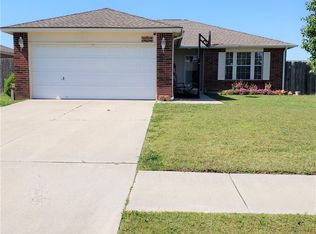 1047 NW 18th St, Moore, OK 73160