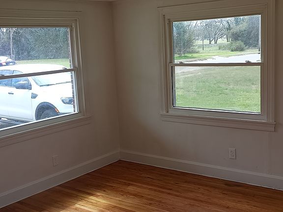 4th image of 311 Miller Ave #A