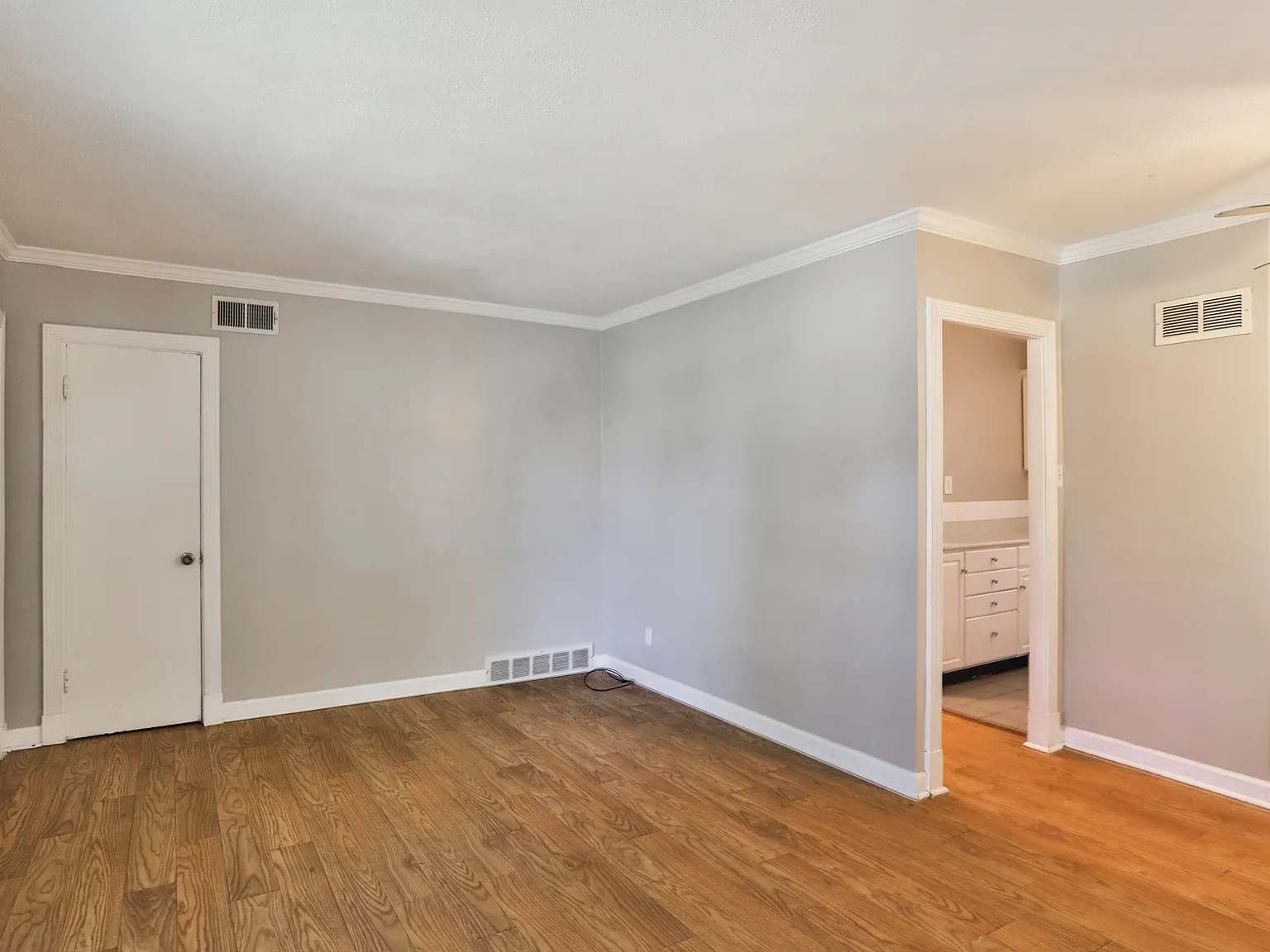 2 bed, 825 sqft, $1,650 — Photo 3