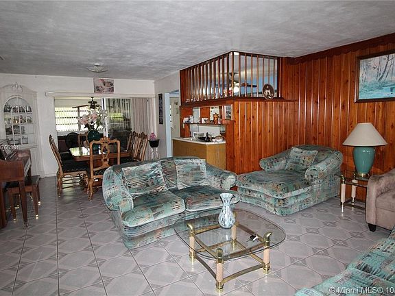 4th image of 920 NW 197th Ter