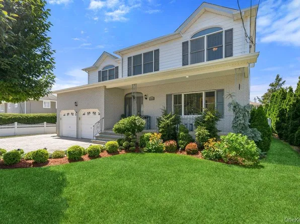 2066 Washington Avenue, Seaford, NY 11783