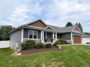 1112 Don Wayne Dr, Lapeer, MI 48446