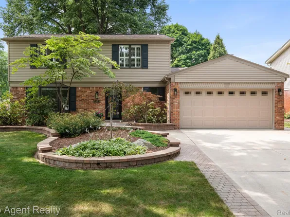 5963 Cliffside Dr, Troy, MI 48085