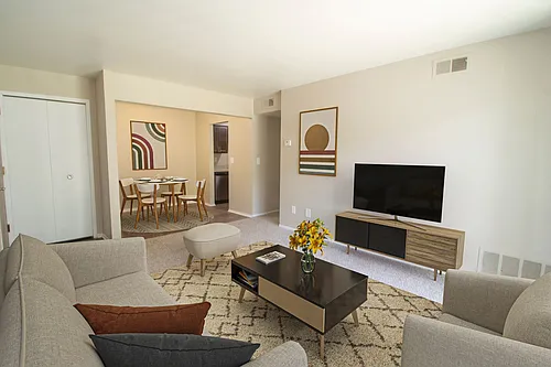 Lakeview Apartments Photo 1