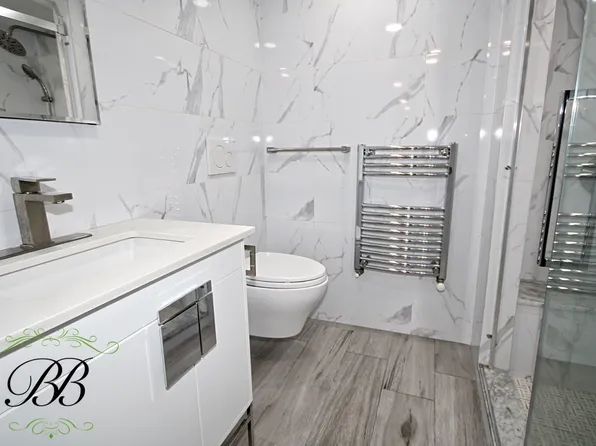 2070 Pearson Street image 5 of 36