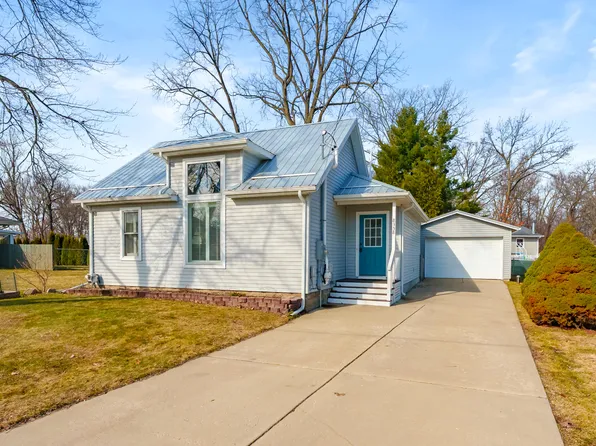 8358 W Long Lake Dr, Kalamazoo, MI 49048