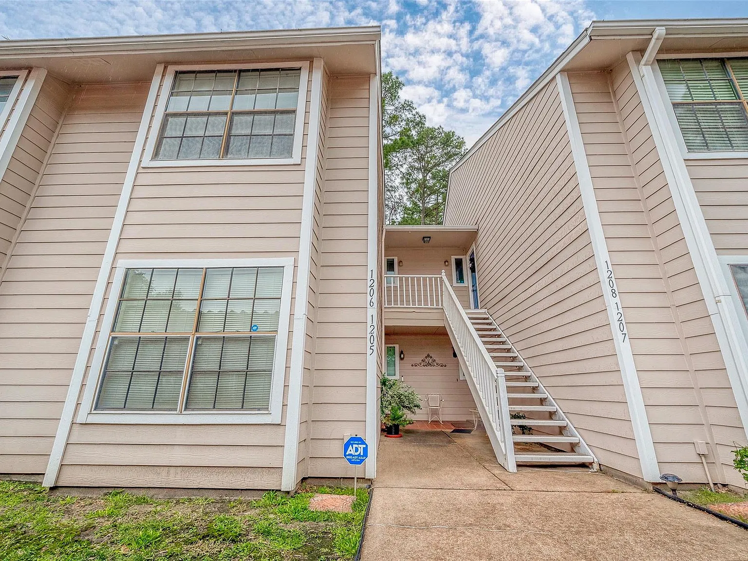 2 bed, 2.0 bath, 1282 sqft, $1,450 — Photo 2
