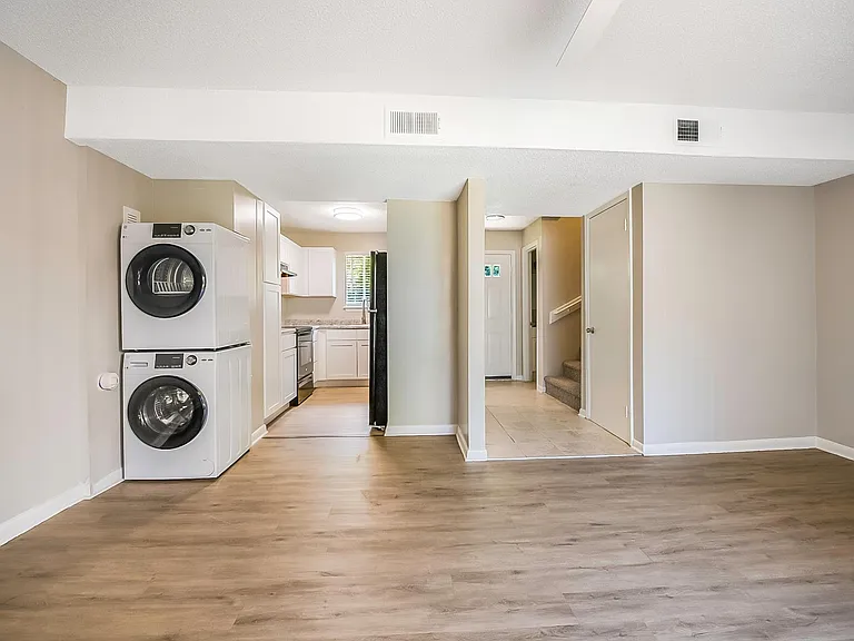 Pine Ridge Apartments — Photo 8