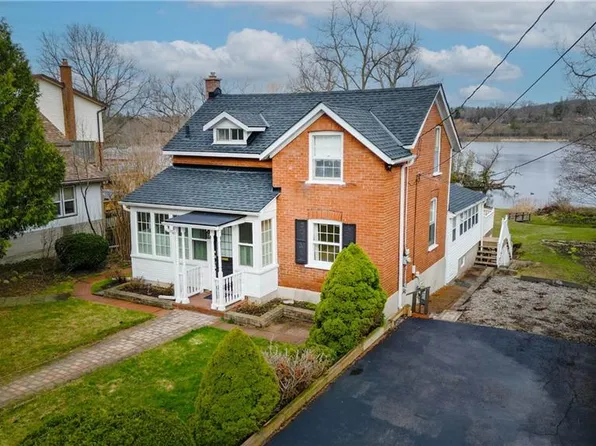 179 Queen St E, Cambridge, ON N3C 2B3