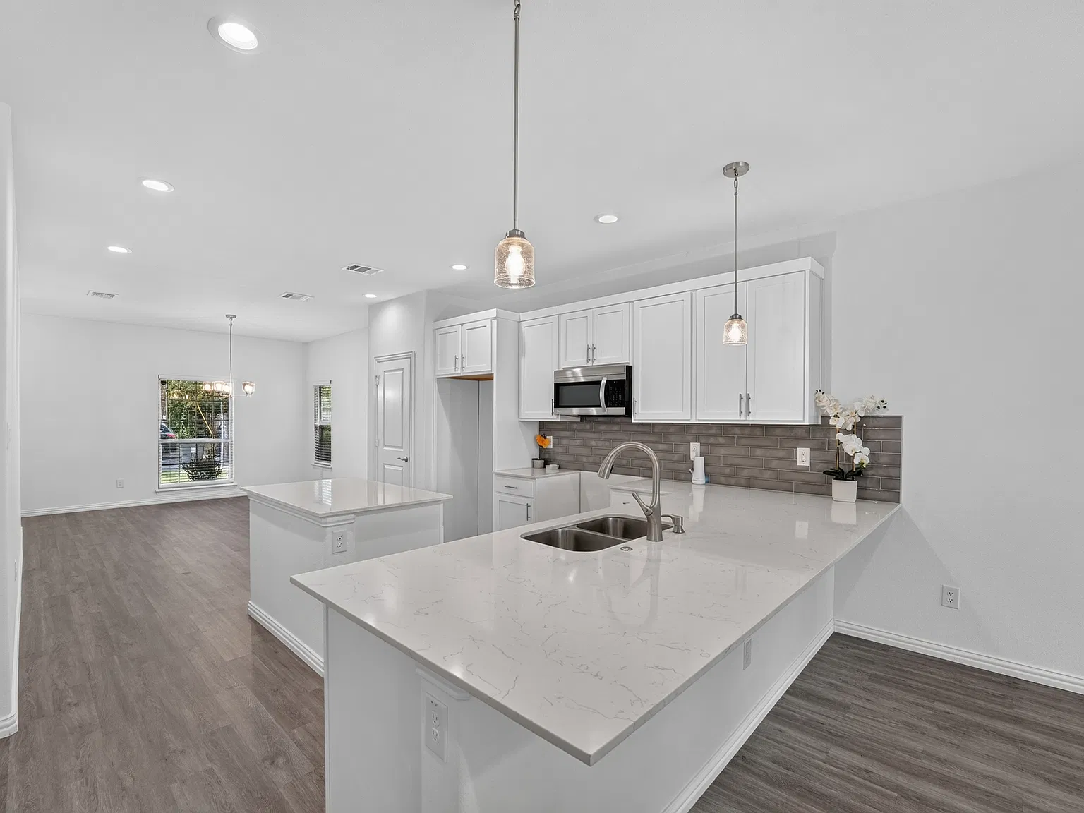 4 bed, 1710 sqft, $2,550 — Photo 4