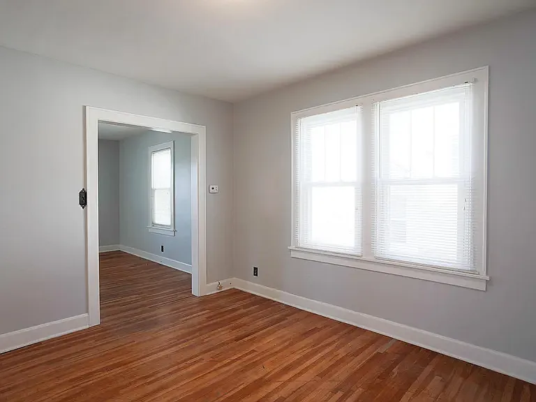 815 E Chestnut St — Photo 9