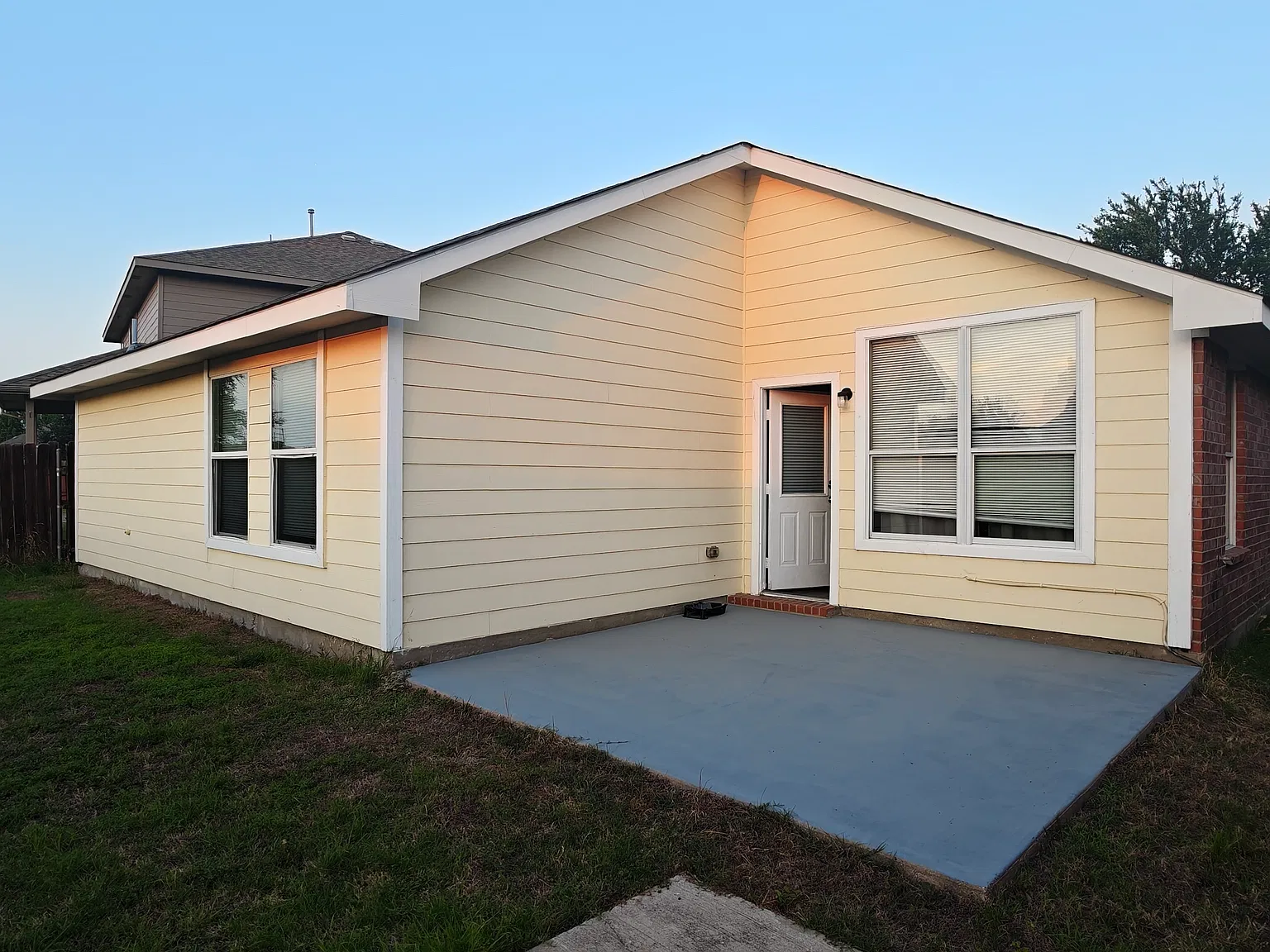 304 Hummingbird Dr — Photo 2