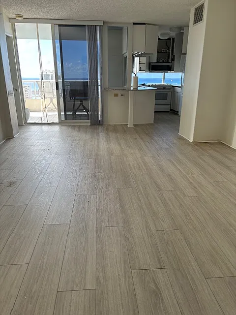 2 bed, 1023 sqft, $3,950 — Photo 3