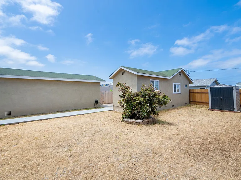 1053 Florence St — Photo 32