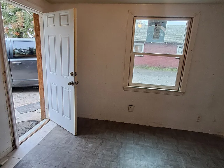 2935 Oleander Ave — Photo 6