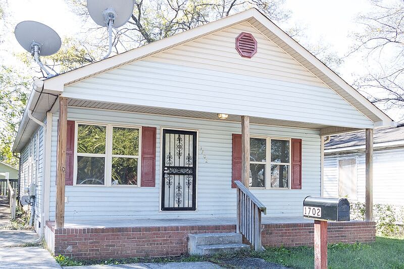 1st image of 1702 Walker Ave