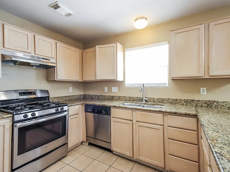 2610 Heatherknoll Dr — Photo 7