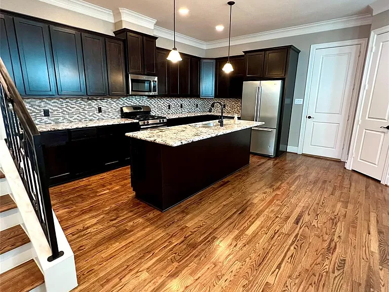 1818 Edwards St — Photo 7