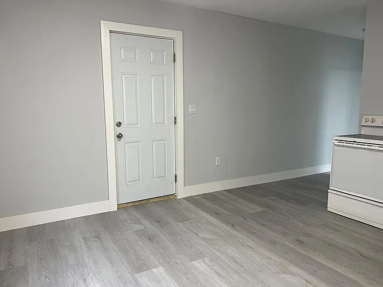 St George Apartments — Photo 20