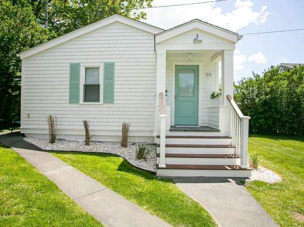 111 Aquidneck Ave, Middletown, RI 02842