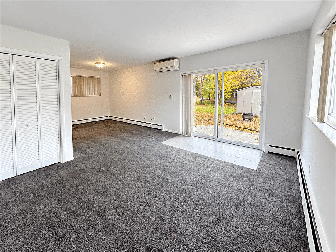 3 bed, 1.5 bath, 1372 sqft, $2,295 — Photo 4