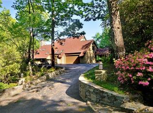 136 Ridge Ln, Flat Rock, NC 28731