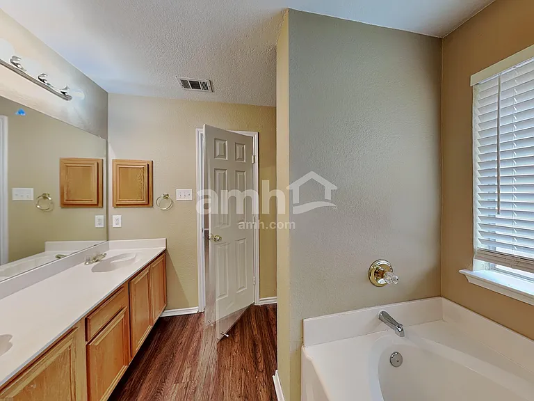 432 Round Rock Rd — Photo 12