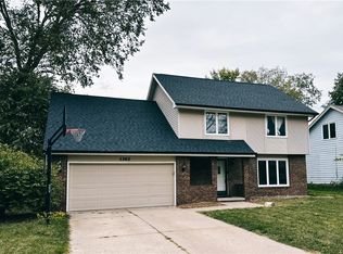 1362 NW 90th St, Clive, IA 50325