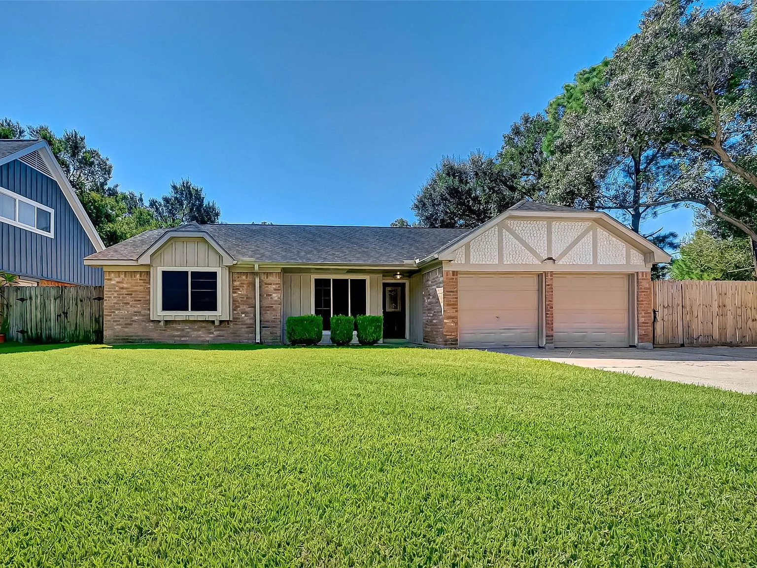 3 bed, 2.0 bath, 1744 sqft, $1,895 — Photo 2