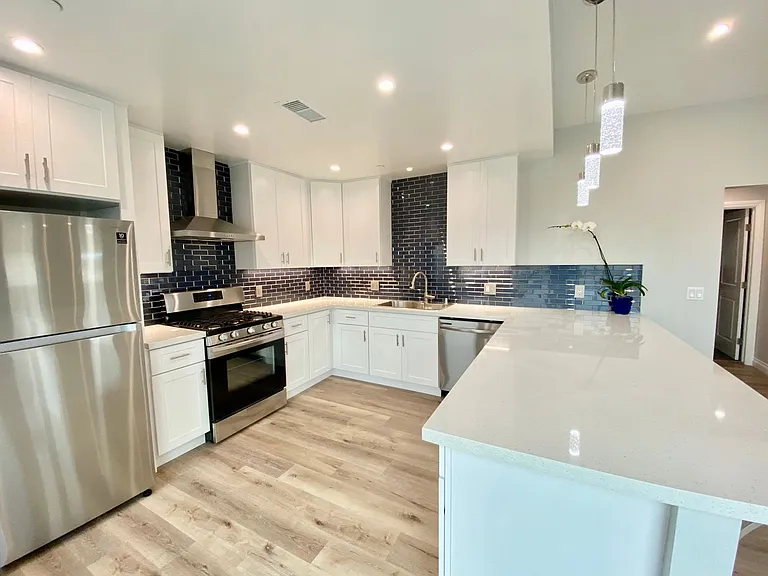 1856 Missouri St — Photo 2