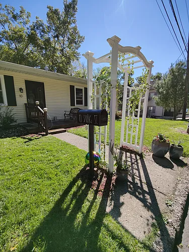 10 Spring St Photo 1
