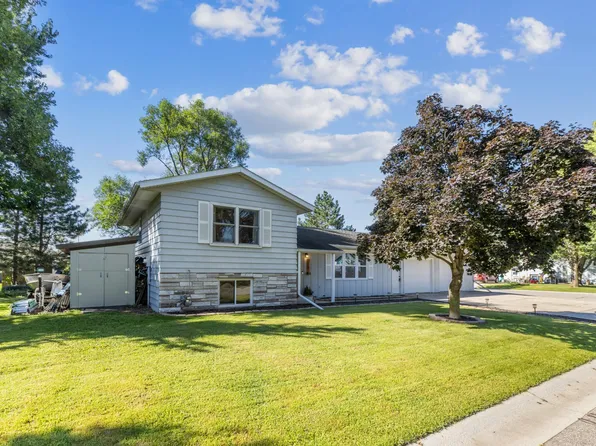 218 Jeanne Ave E, Eden Valley, MN 55329