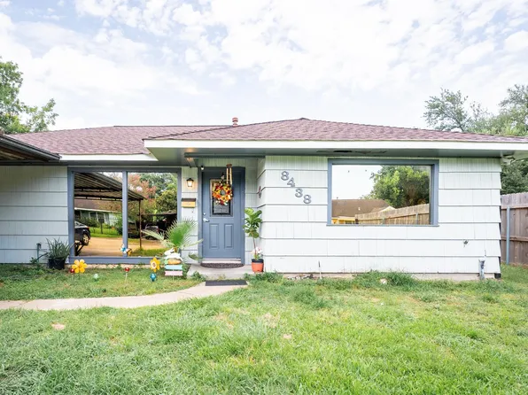 8438 Sonneville Dr, Houston, TX 77080