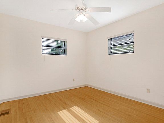 3rd image of 1461 Oneco Ave