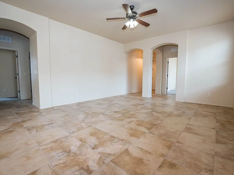278 Bainbridge Dr — Photo 5